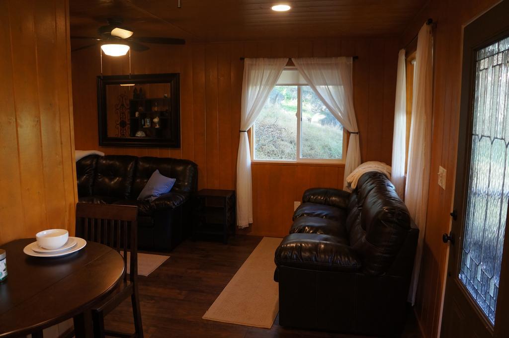 Bandy Canyon Ranch Hotel Escondido Room photo